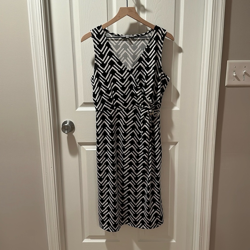 Black & white pattern Sleeveless Rayon Midi dress- Size Medium